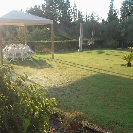 Al Sole Di Pula Bed & Breakfast Екстериор снимка