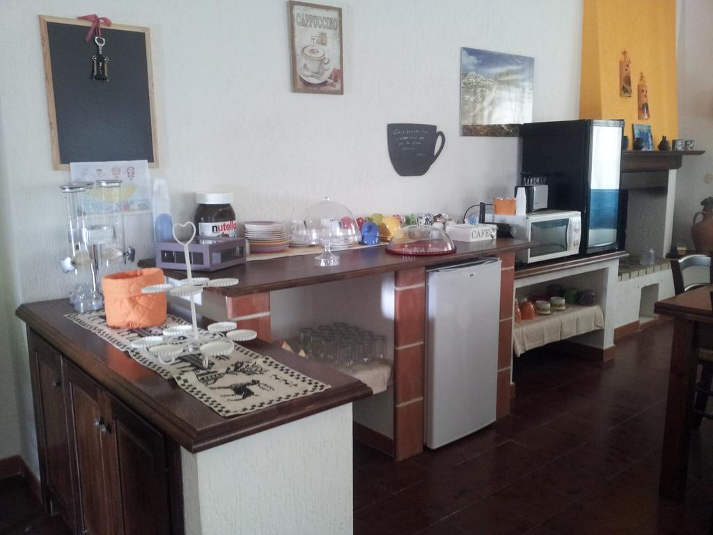 Al Sole Di Pula Bed & Breakfast Екстериор снимка