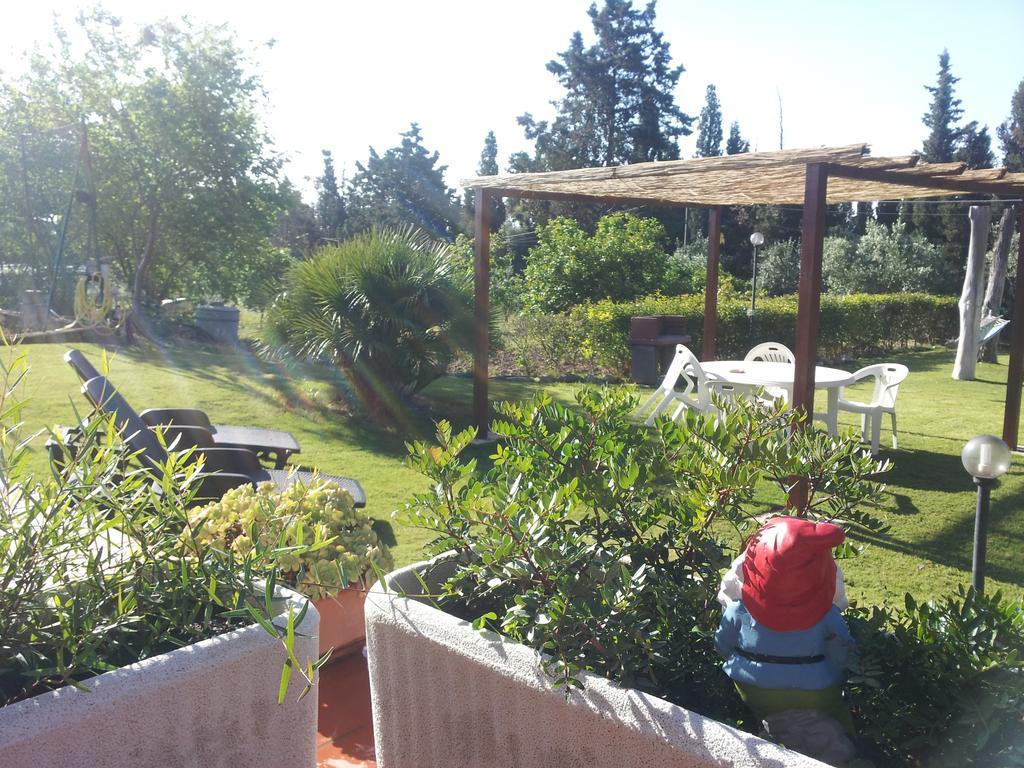 Al Sole Di Pula Bed & Breakfast Екстериор снимка