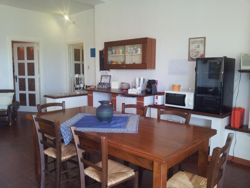 Al Sole Di Pula Bed & Breakfast Екстериор снимка