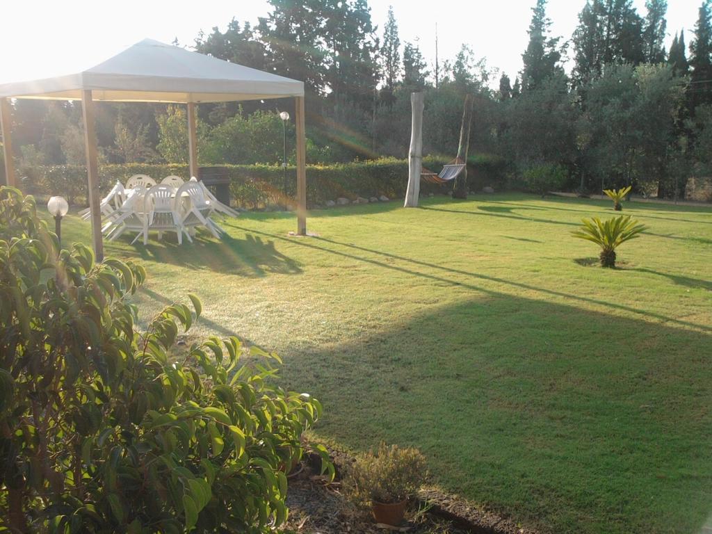 Al Sole Di Pula Bed & Breakfast Екстериор снимка