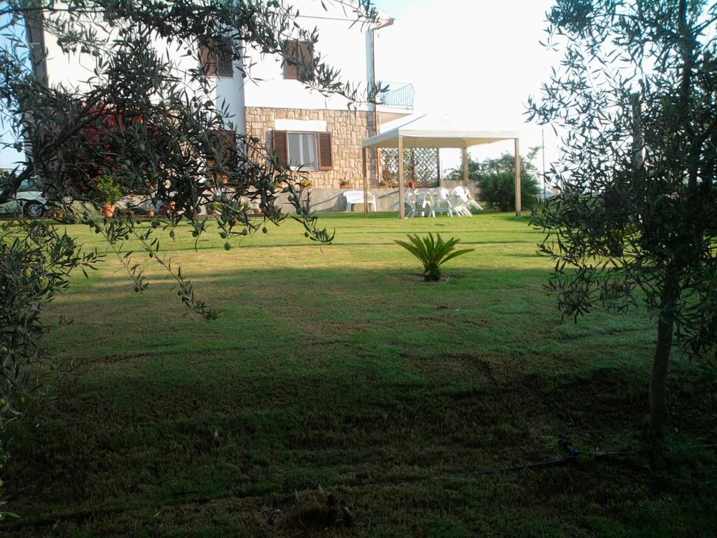 Al Sole Di Pula Bed & Breakfast Екстериор снимка