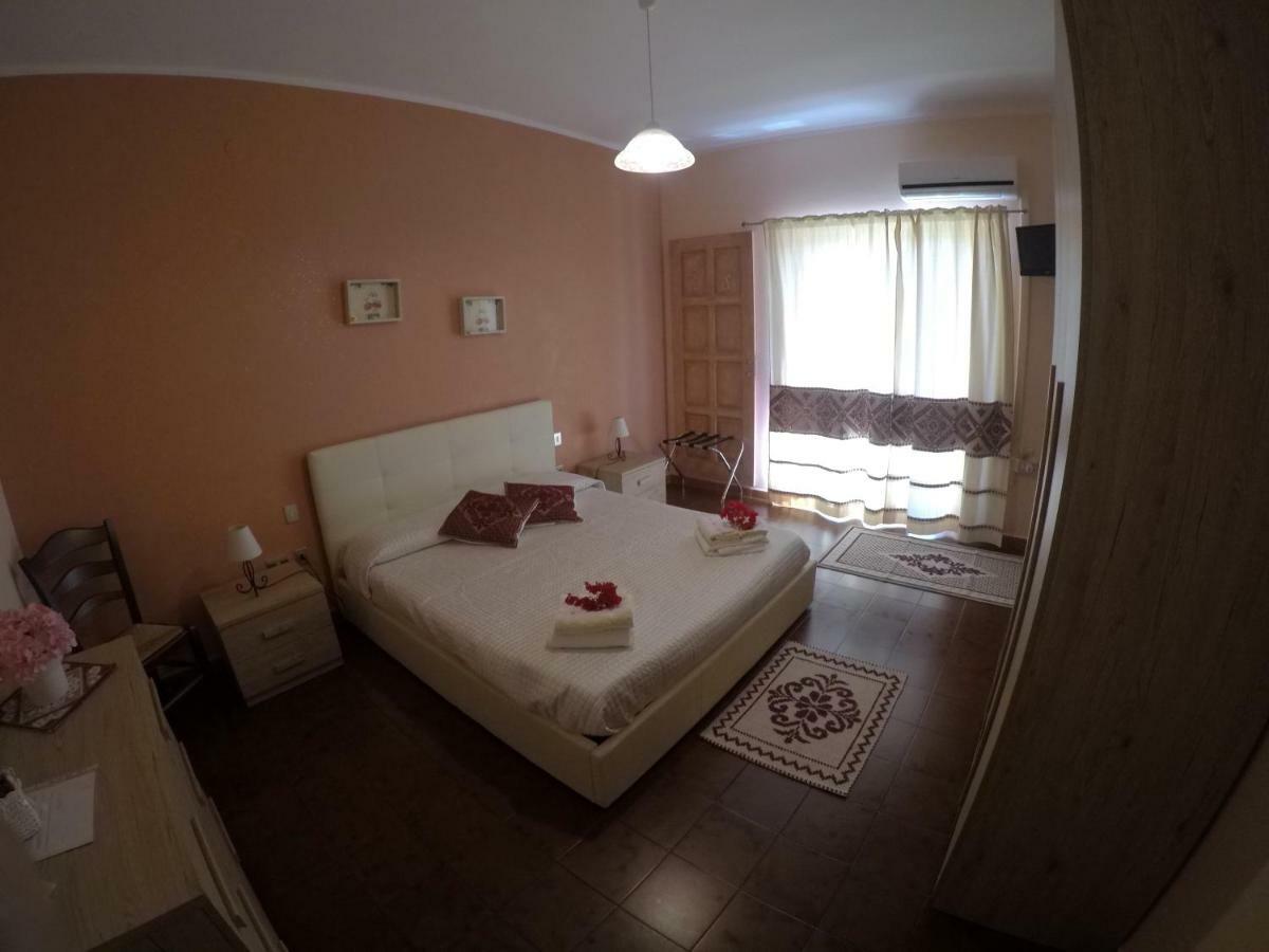 Al Sole Di Pula Bed & Breakfast Екстериор снимка