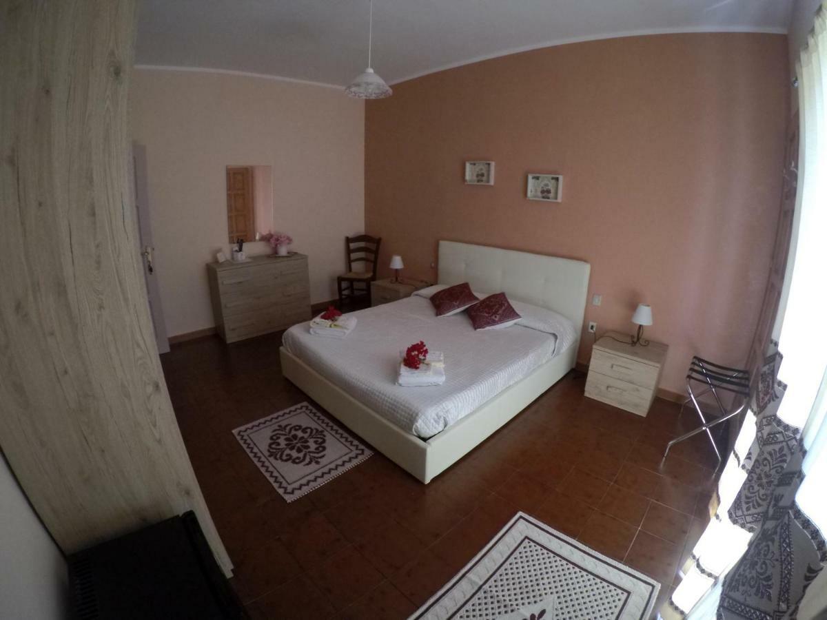 Al Sole Di Pula Bed & Breakfast Екстериор снимка