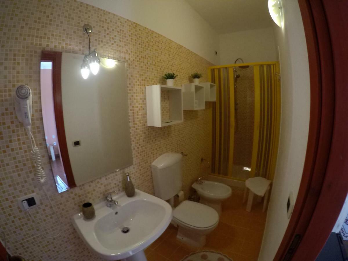 Al Sole Di Pula Bed & Breakfast Екстериор снимка