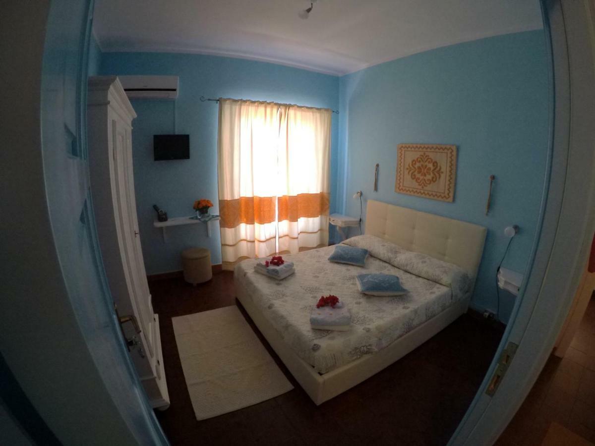 Al Sole Di Pula Bed & Breakfast Екстериор снимка