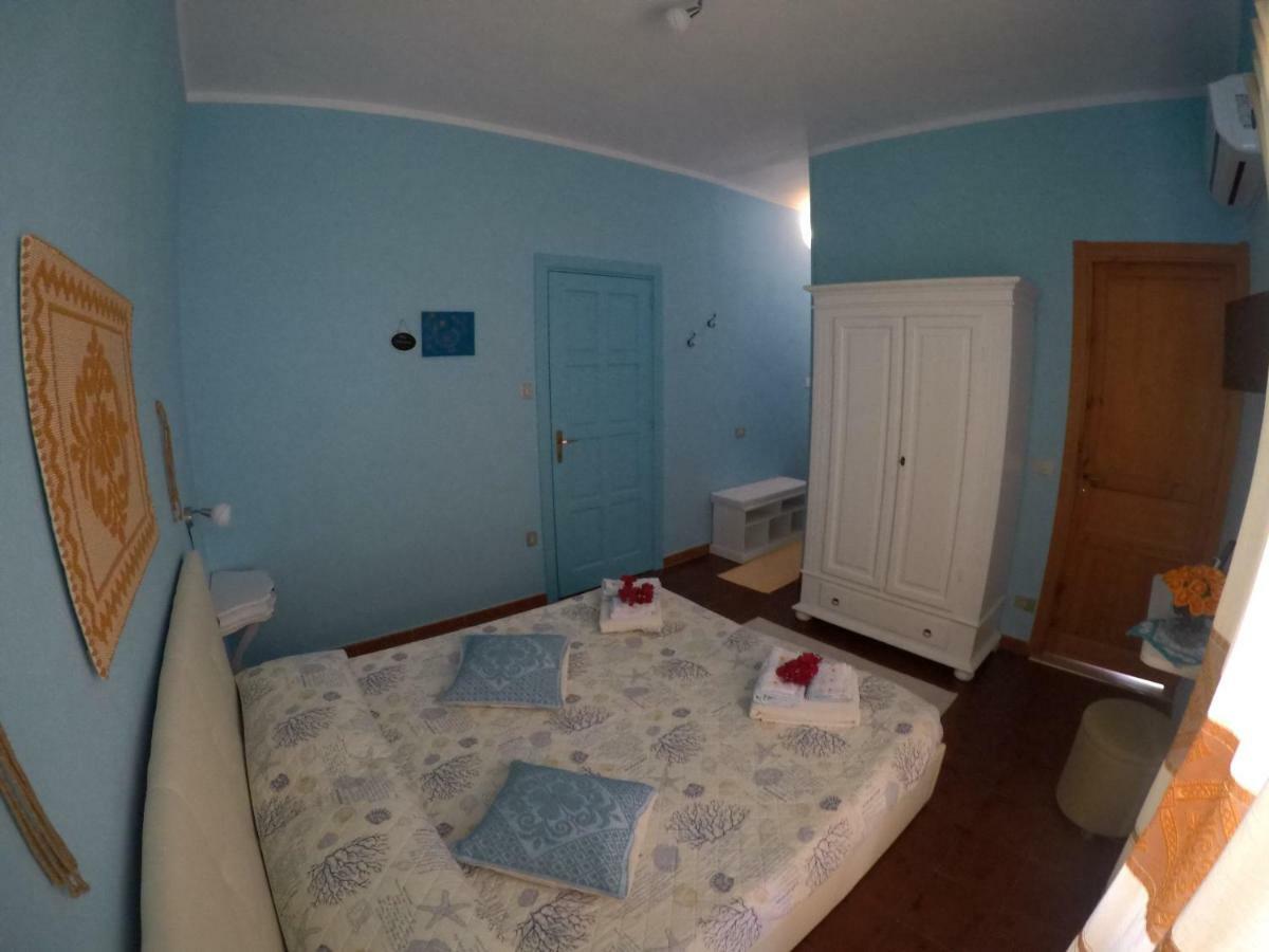 Al Sole Di Pula Bed & Breakfast Екстериор снимка