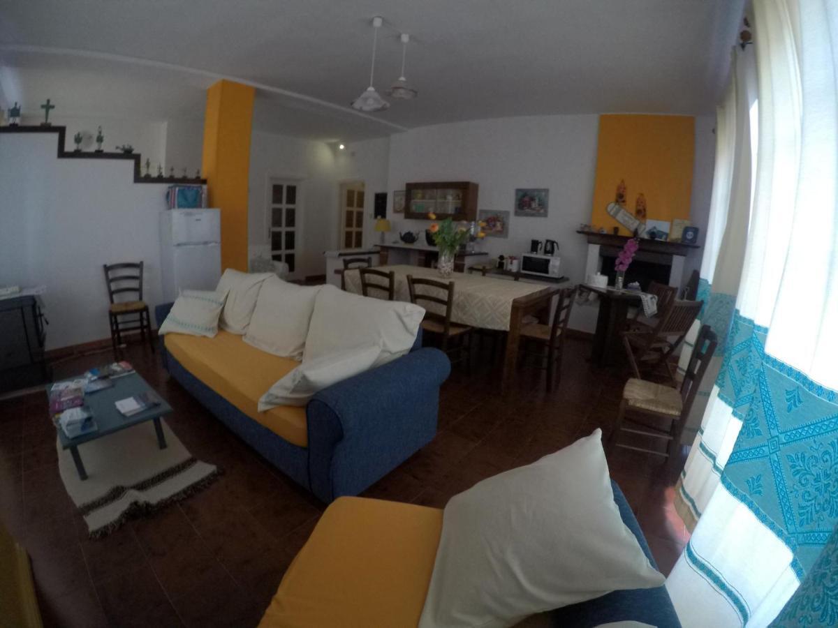 Al Sole Di Pula Bed & Breakfast Екстериор снимка